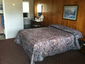 Standard Room, 1 Queen Bed | Free WiFi