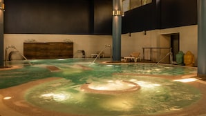 Sauna, steam room, Turkish bath/hammam, body treatments, aromatherapy