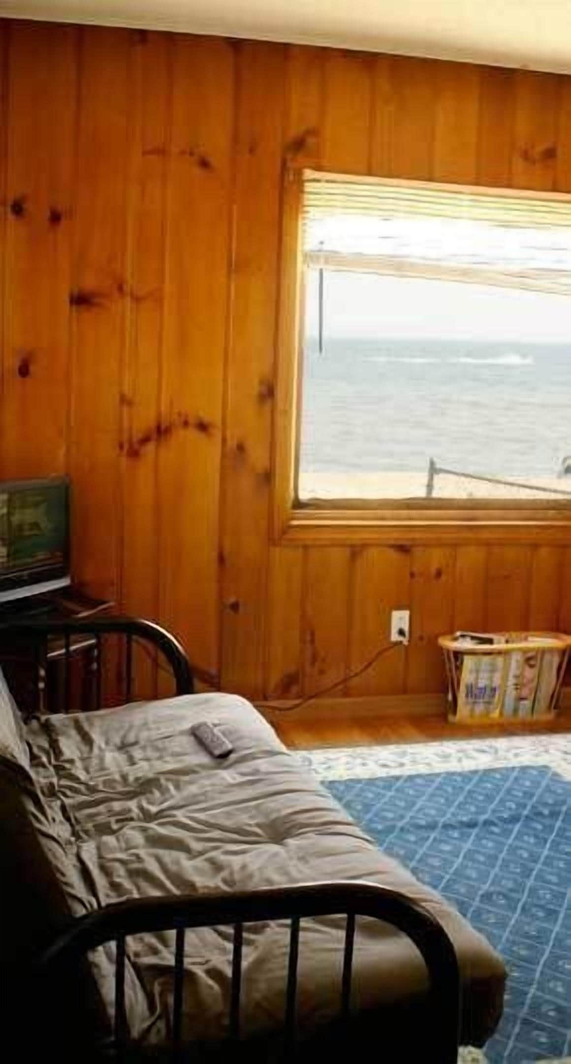 Cottage, 1 Bedroom, Lakeside (Cabin 8) | WiFi (free), bed sheets