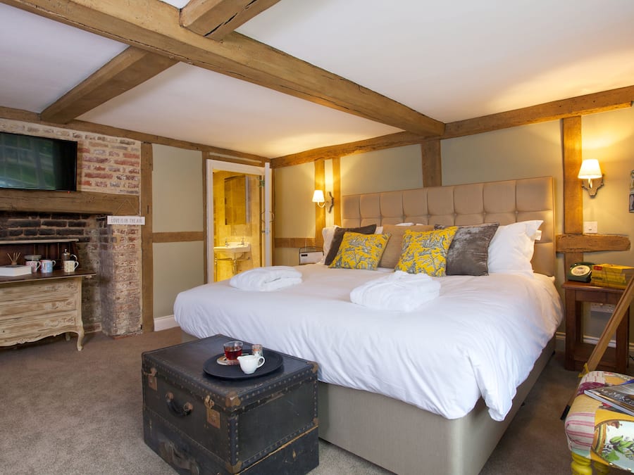 Egyptian cotton sheets, individually decorated, individually furnished