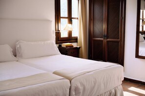 Junior Suite | Minibar, in-room safe, individually decorated, individually furnished