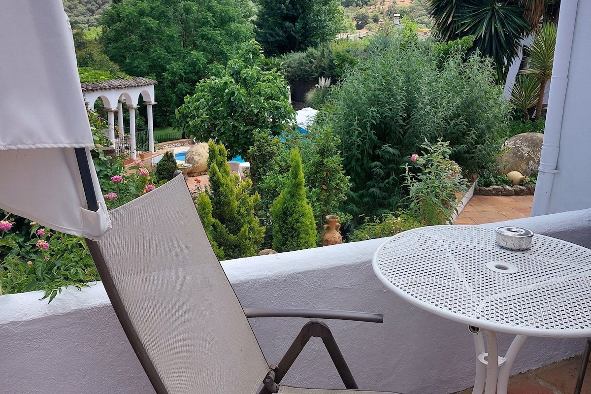 Family Room, 2 Bedrooms, Mountain View | Terrace/patio