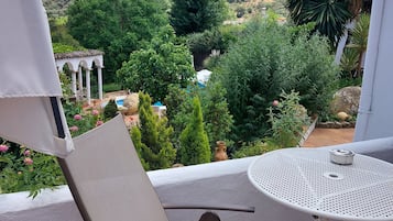 Familiekamer, 2 slaapkamers, uitzicht op bergen | Terras