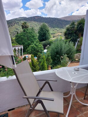 Family Room, 2 Bedrooms, Mountain View | Terrace/patio