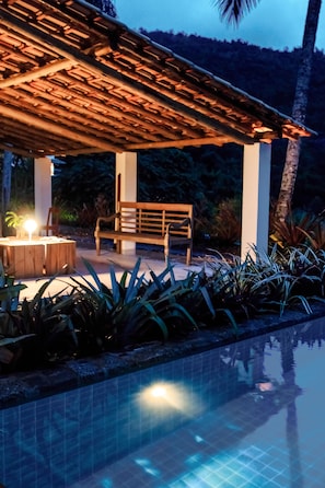 Kolam renang terbuka 