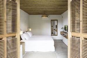 Quarto Standard Vista para o Jardim | Peralatan tempat tidur premium, peti besi dalam bilik 