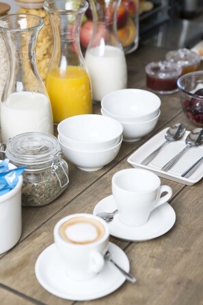 Breakfast buffet - Casa Noble (Santiago)