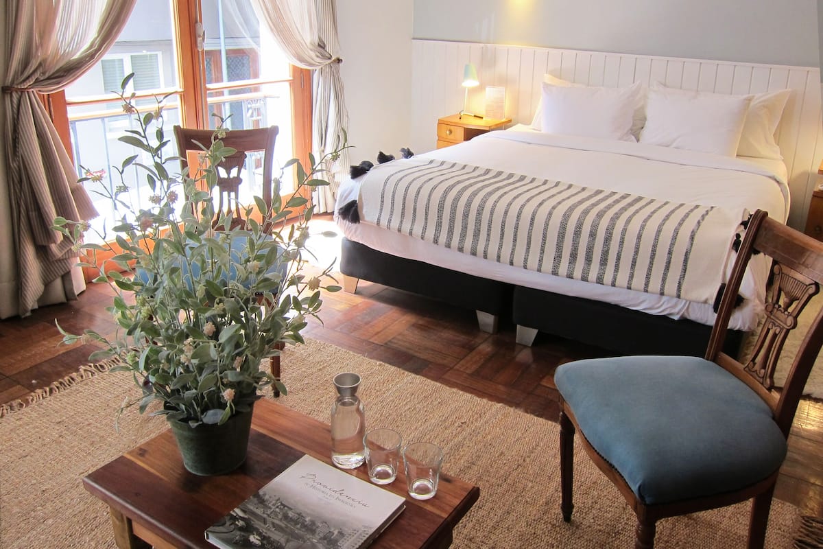 Deluxe tweepersoonskamer, balkon | Hypoallergeen beddengoed, een minibar, een kluis op de kamer