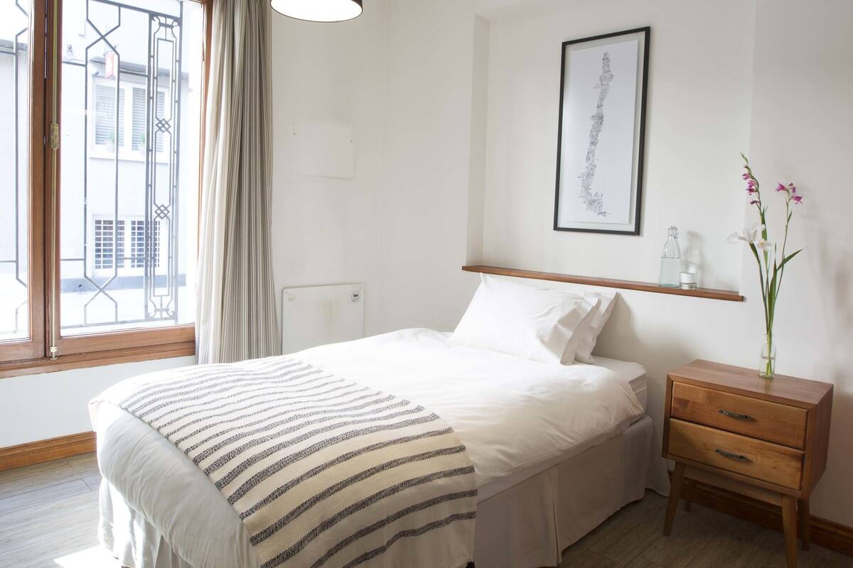 Hypo-allergenic bedding available, minibar, in-room safe