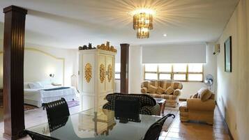 1 bedroom, in-room safe, blackout curtains, free WiFi