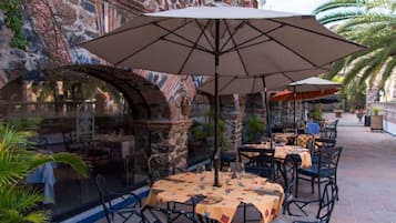 Lunch and dinner served, Mexican cuisine