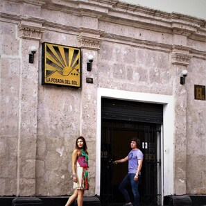 A building facade with a sign reading "LA POSADA DEL SOL" and a door entrance.