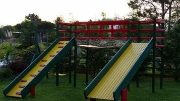 Tempat bermain anak - outdoor