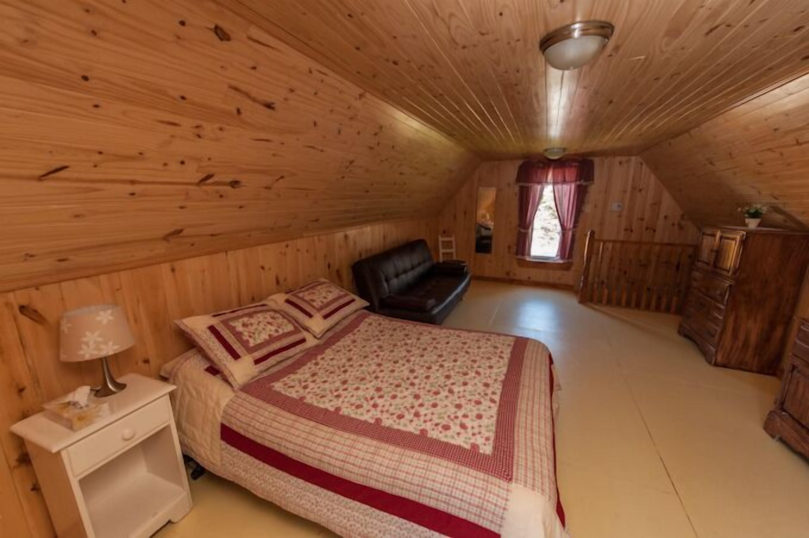Chalet, 2 Bedrooms (Gravel)