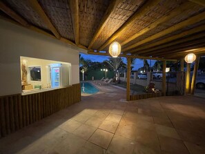 Outdoor pool, pool loungers - Mutá Praia Hotel (Porto Seguro)