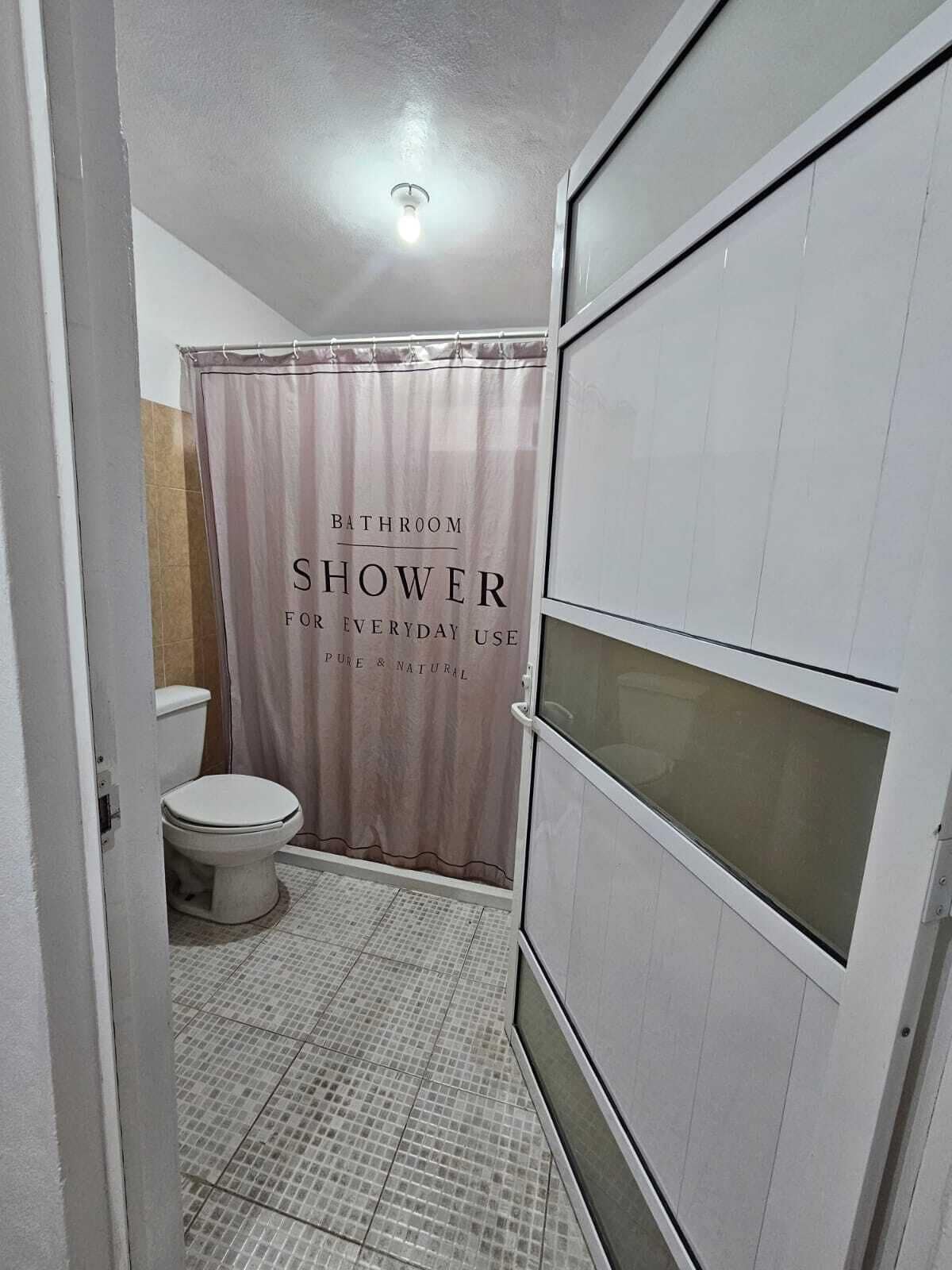 Standard Room, Private Bathroom | Bathroom | Towels