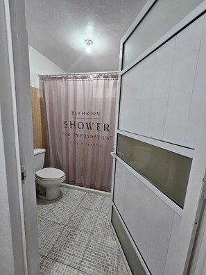 Bathroom - Hostal Maple (Querétaro)