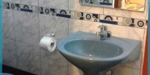 Einzelzimmer (01 adult + 01 kid) | Badezimmer