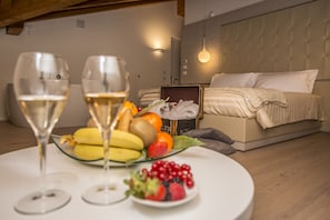 Junior Suite, 1 Bedroom, Bathtub, Mountain View