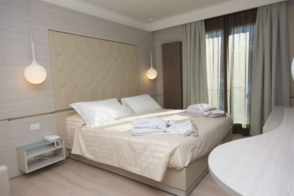 1 Schlafzimmer, hochwertige Bettwaren, Minibar, Zimmersafe