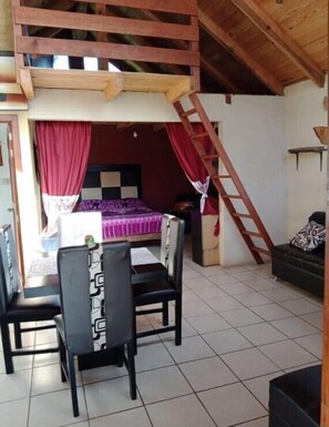 Panoramic Cabin, 2 Bedrooms, City View | Living area | 32-inch TV with cable channels, DVD player - Hotel Carlo de Gante (Mazamitla)