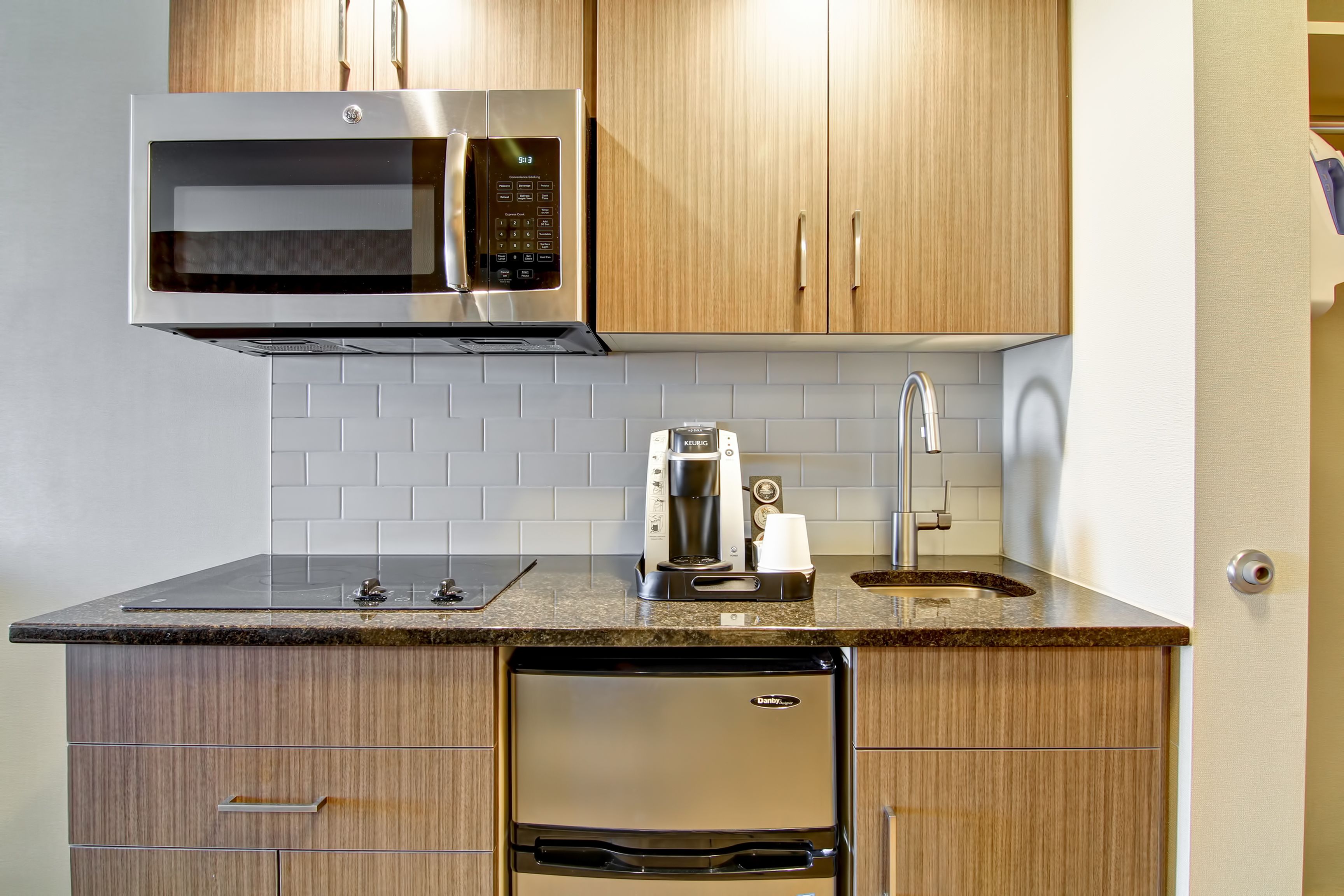 fridge, microwave, coffee/tea maker