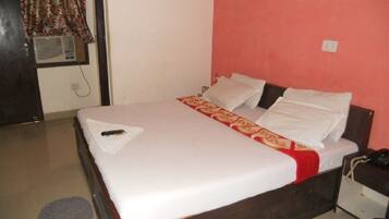 Peti besi dalam bilik, meja, seterika/papan seterika, Wi-fi percuma