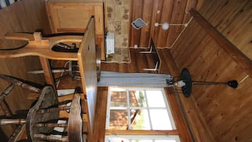 Basic Cabin, Shared Bathroom | In-room dining