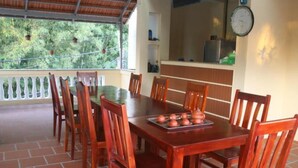 Family dining - Truong Linh Phu Quoc Resort (Phu Quoc)