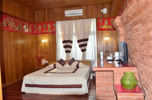 Suite | Minibar, in-room safe, desk, blackout drapes - Kaday Aung Hotel (Nyaung-U)