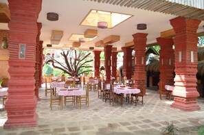 Breakfast, lunch, dinner served; international cuisine 