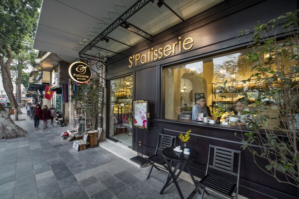 2 restaurants, breakfast, lunch, dinner served; international cuisine - Silk Path Boutique Hanoi (Hanoi)