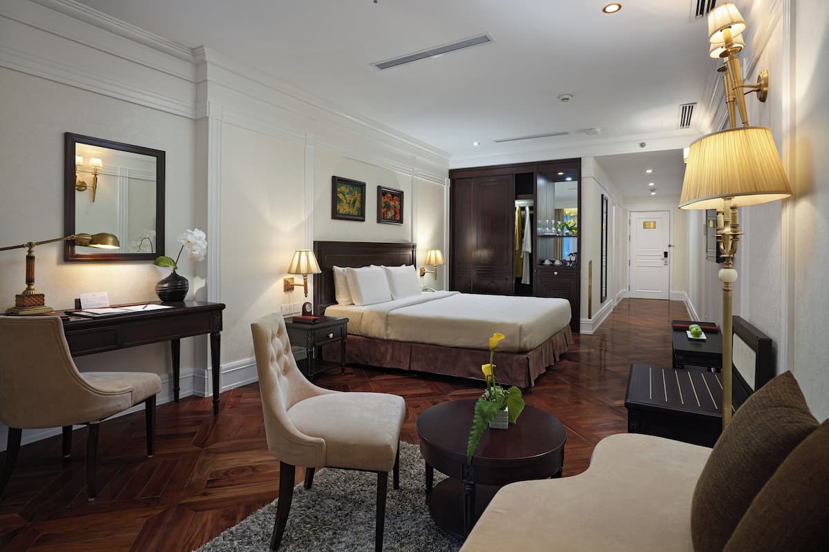 Premium bedding, minibar, in-room safe, desk