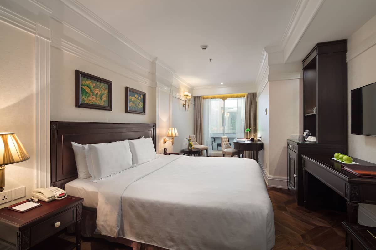Premium bedding, minibar, in-room safe, desk