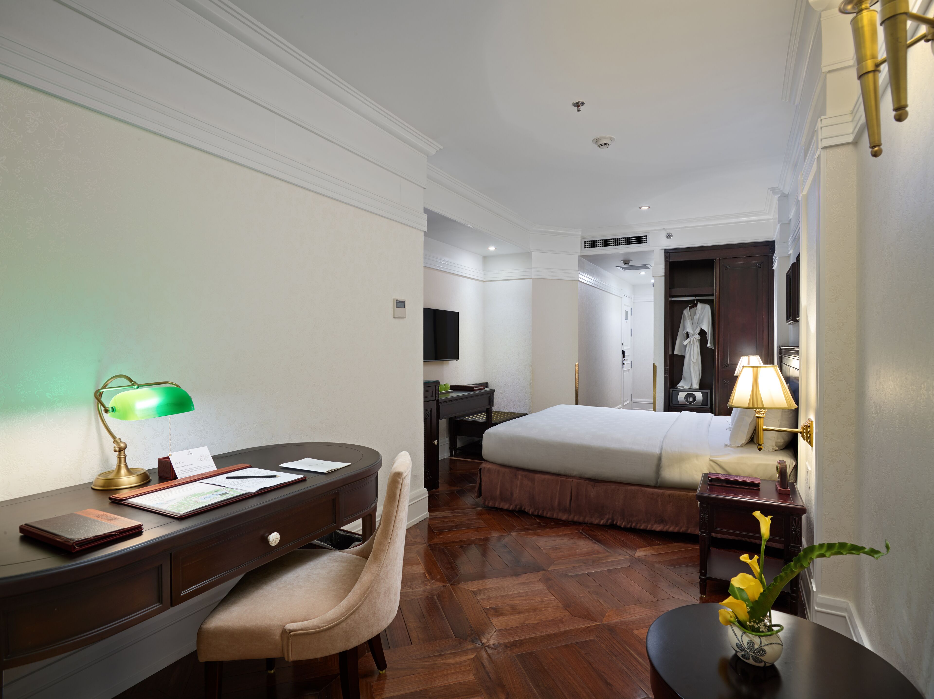 premium bedding, minibar, in-room safe, desk