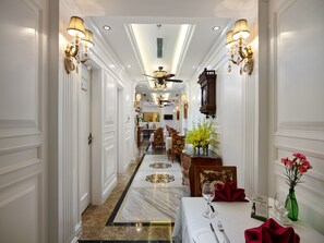2 restaurants; breakfast, lunch, dinner and brunch served  - Silk Path Boutique Hanoi (Hanoi)
