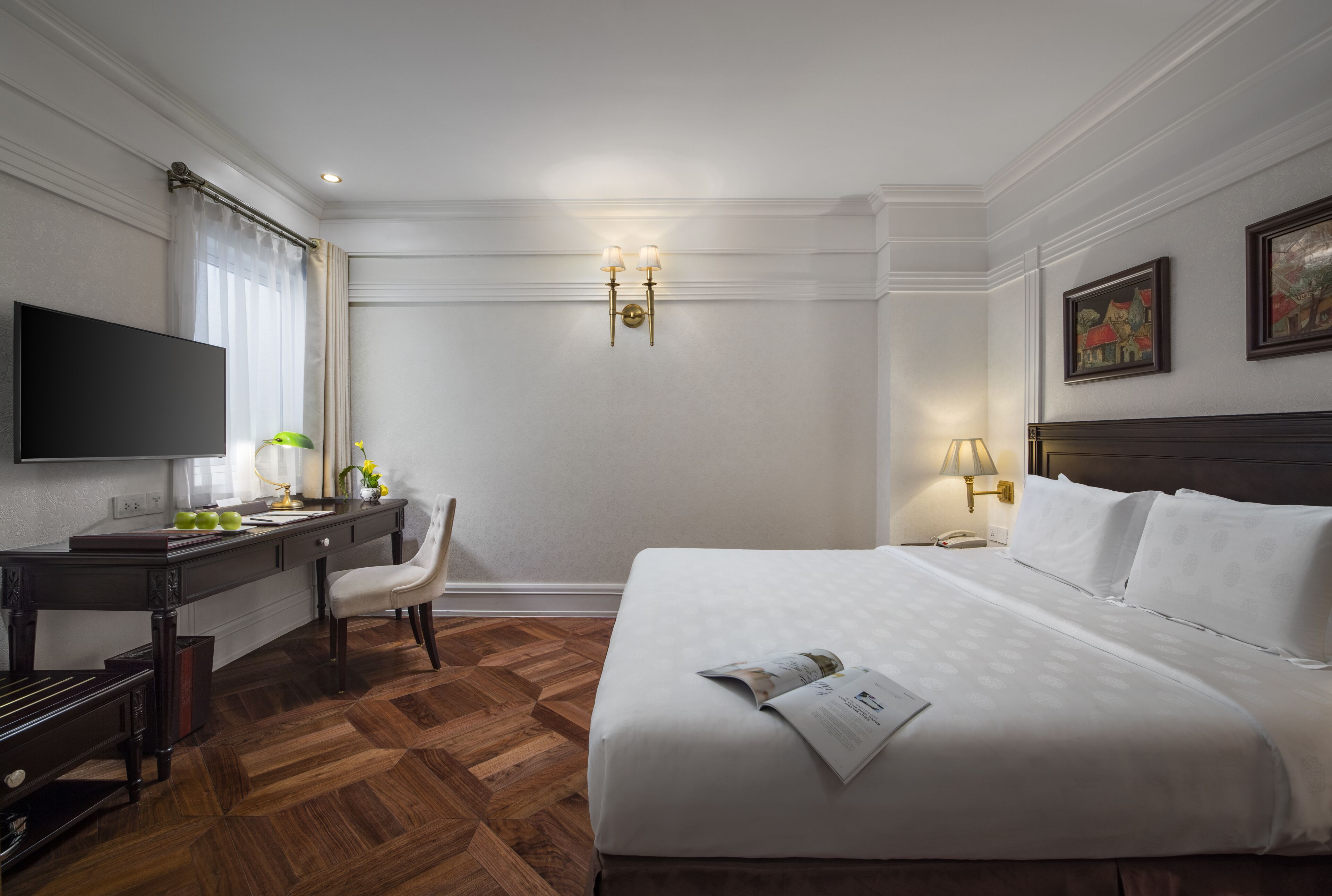 premium bedding, minibar, in-room safe, desk