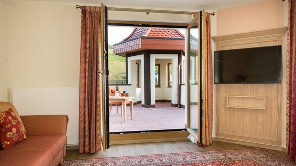 Suite junior, Terraza | Ropa de cama de alta calidad y caja de seguridad en la habitación 