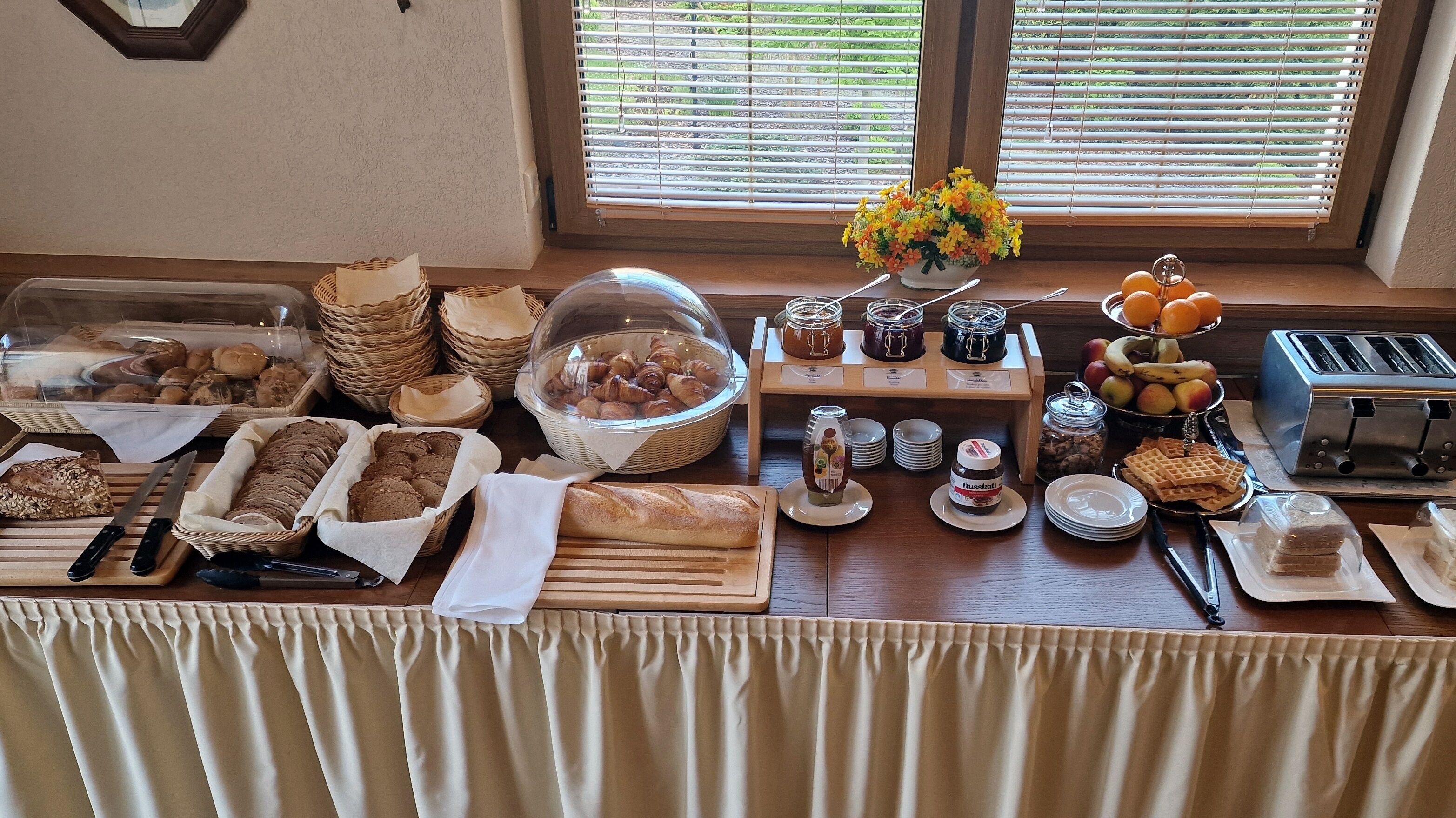 Petit déjeuner buffet (14.50 EUR par personne)