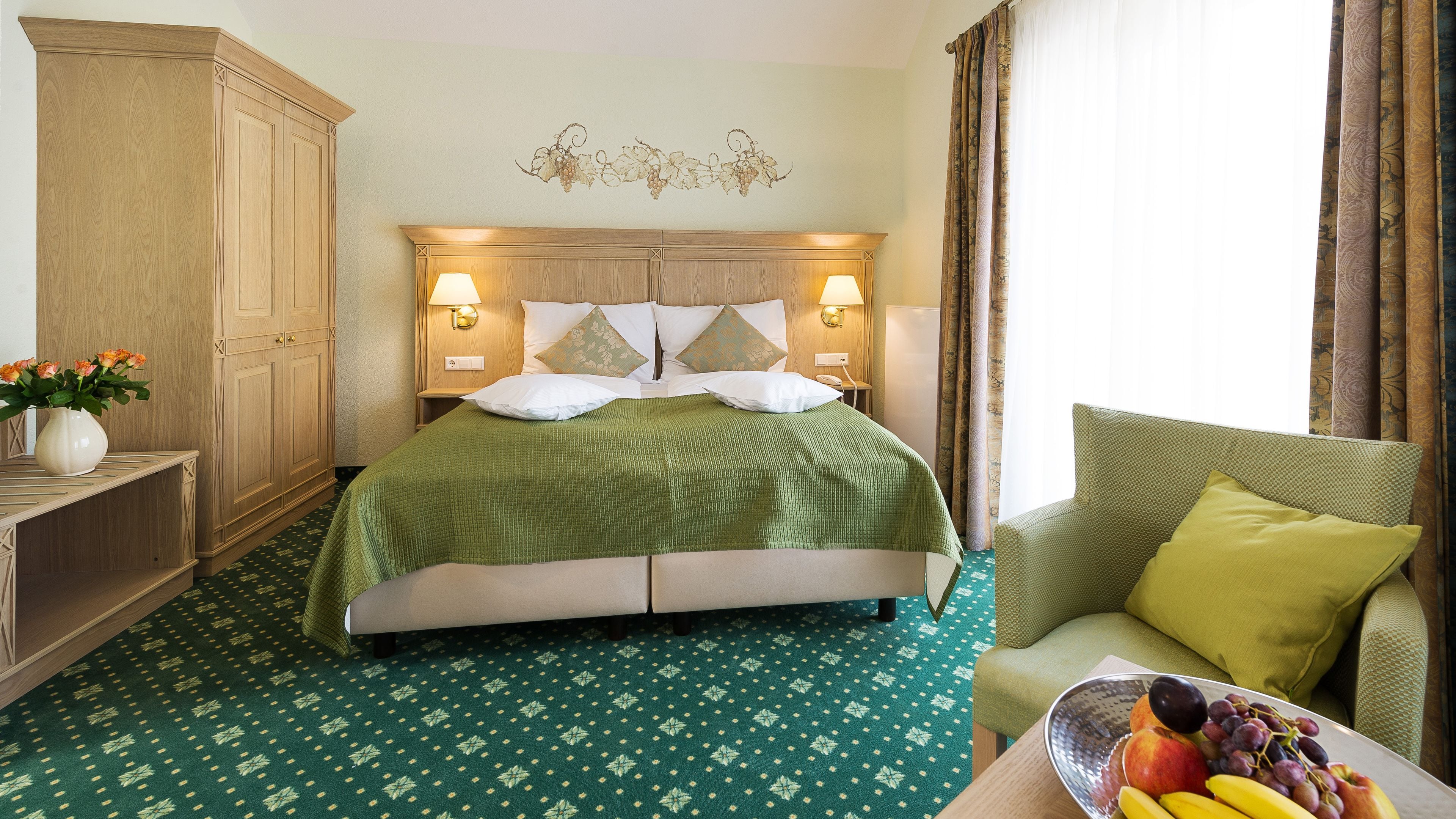 Comfort-Doppelzimmer | Hochwertige Bettwaren, Zimmersafe, Schreibtisch, schallisolierte Zimmer