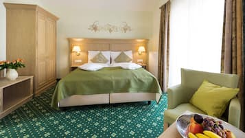 Comfort-Doppelzimmer | Hochwertige Bettwaren, Zimmersafe, Schreibtisch, schallisolierte Zimmer