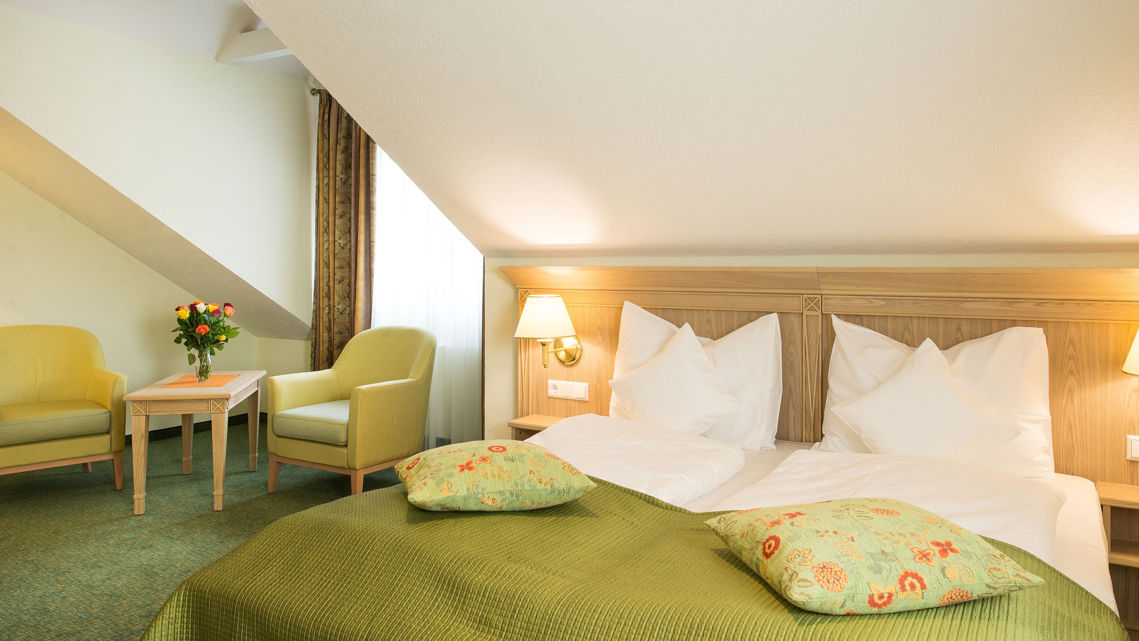 2 bedrooms, premium bedding, in-room safe, desk