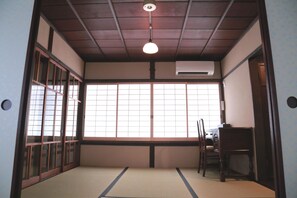 Traditional-Zimmer | Wohnbereich | Flachbildfernseher