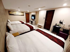 In-room safe, free WiFi - Delton Hotel Love River (Kaohsiung)