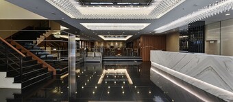 Delton Hotel Love River