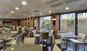 Café da manhã self-service todos os dias (TWD 150 por pessoa)