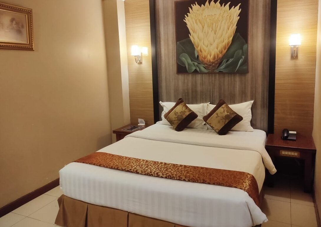 Superior Double Room, 1 Bedroom | Desk, blackout drapes, soundproofing, iron/ironing board