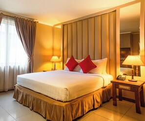 Deluxe Double Room, 1 Bedroom | Desk, blackout drapes, soundproofing, iron/ironing board