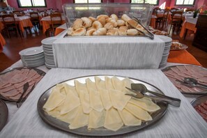 Breakfast buffet - Chiusurelle Village Resort (Porto Cesareo)