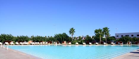 Outdoor pool, pool umbrellas, sun loungers